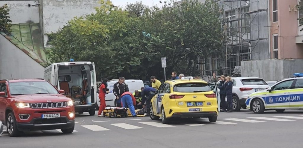 Два пешеходни инцидента в Бургас за час: Блъсната възрастна жена и 9-годишно дете Два пешеходни инцидента в Бургас за час: Блъсната възрастна жена и 9-годишно дете