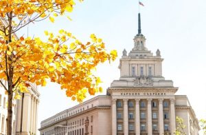 Комисията по енергетика обсъжда на второ четене: ДАНС и МС с решаваща роля при продажбата на активите на „Лукойл“