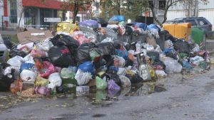 Кризата с боклука в София: Недостиг на работна ръка и палежи на контейнери в „Люлин“ и „Красно село“