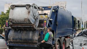 Криза с боклука в София: Общината търси решение с турска фирма и мобилизира затворници и доброволци