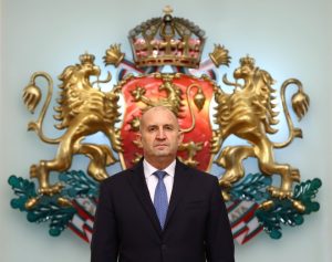 Президентът Румен Радев удостои културни дейци с Почетния знак в навечерието на Деня на будителите Президентът Румен Радев удостои културни дейци с Почетния знак в навечерието на Деня на будителите