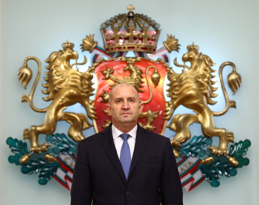 Президентът Румен Радев удостои културни дейци с Почетния знак в навечерието на Деня на будителите Президентът Румен Радев удостои културни дейци с Почетния знак в навечерието на Деня на будителите