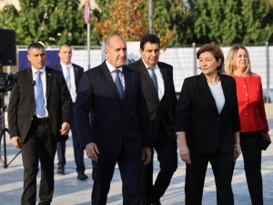 Радев за исканията на Борисов: Това е 'евтин политически театър'