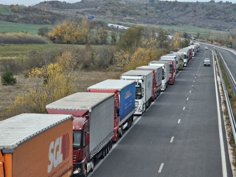 Кризата с кадрите в транспорта задълбочава: Заплати над 5000 лв. не привличат шофьори, 20% от автопарка стои бездействащ
