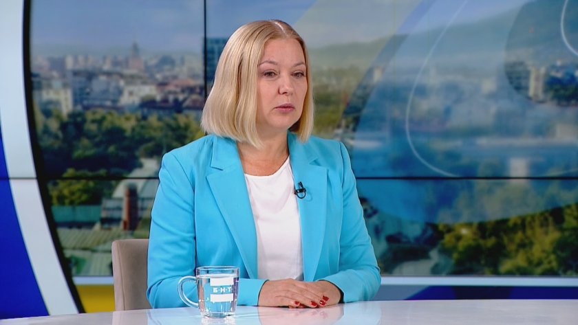 Надежда Йорданова: Борисов помага на „щурма на Пеевски“ да завладее изцяло властта Надежда Йорданова: Борисов помага на „щурма на Пеевски“ да завладее изцяло властта