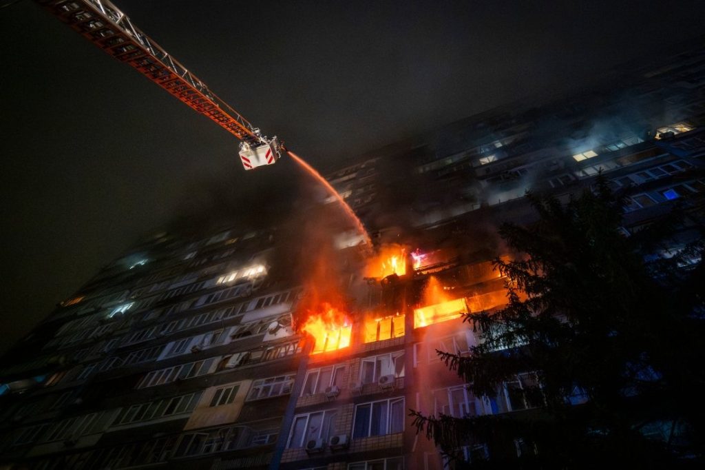 Нова масирана руска атака с дронове удари Одеса: Част от града остана без ток