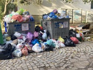 Кризата с боклука в София: Включват се още 4 камиона, общият им брой достига 14