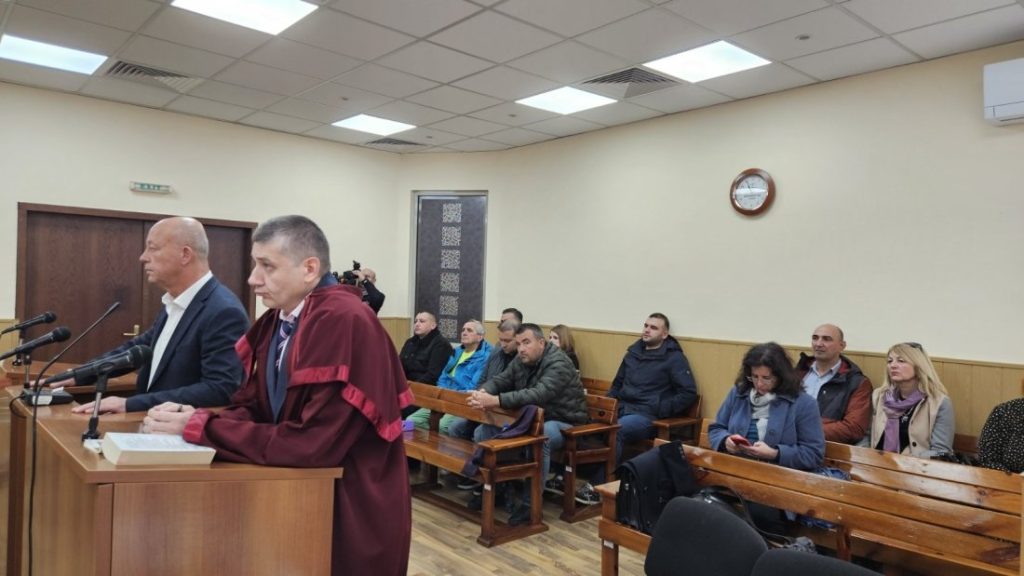 Отложиха делото срещу кмета на Минерални бани: Адвокатът получи глоба от 1000 лева Отложиха делото срещу кмета на Минерални бани: Адвокатът получи глоба от 1000 лева