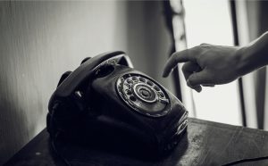 Опасна вълна от измами: Приканват възрастни хора да сменят банкови сметки за 'превалутиране' в евро