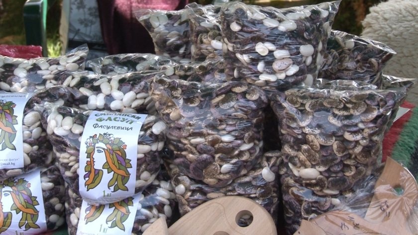 Рекордна цена и богата програма: Празникът на смилянския боб събра стотици в Смилян Рекордна цена и богата програма: Празникът на смилянския боб събра стотици в Смилян