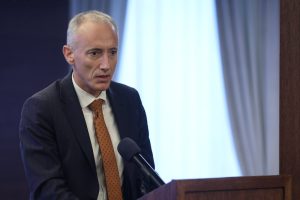 Вълчев успокои шестокласниците: Тестът по математика е проба, оценката не е задължителна
