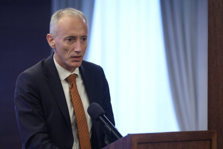 Вълчев успокои шестокласниците: Тестът по математика е проба, оценката не е задължителна Вълчев успокои шестокласниците: Тестът по математика е проба, оценката не е задължителна