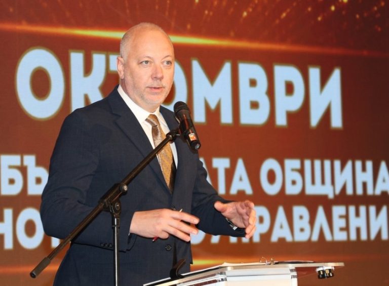 Премиерът Желязков призова общините да съберат 1 млрд. лв. несъбрани данъци и обеща да запазят неизразходваните средства Премиерът Желязков призова общините да съберат 1 млрд. лв. несъбрани данъци и обеща да запазят неизразходваните средства