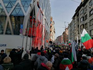 Обрат по делото за изгореното знаме на ЕС: Прокуратурата поиска по-леко наказание за обвиняемия