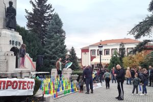 Протест във Велико Търново: Жители настояват за оставка на ВиК управителя заради мътна вода