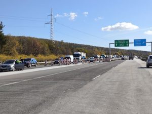 Аварирал ТИР и ремонт блокираха АМ „Тракия“: Очаква се възстановяване на движението следобед