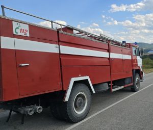 Пожар в Перник: РИОСВ – София следи въздуха в кв. „Църка“ след сигнали за взривове и черен дим