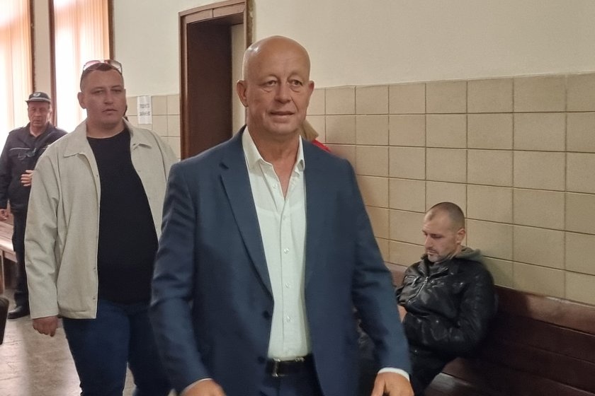 Кметът на Минерални бани Мюмюн Искендер отново отстранен от длъжност заради разследване за имотни злоупотреби за 1 млн. лева Кметът на Минерални бани Мюмюн Искендер отново отстранен от длъжност заради разследване за имотни злоупотреби за 1 млн. лева
