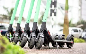 Специализирана акция във Варна: 160 нарушения с електрически тротинетки само за седмица