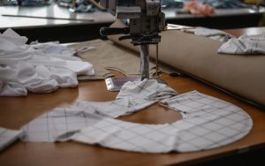 Некоректен работодател в Русе остави 50 шивачки месеци без заплати