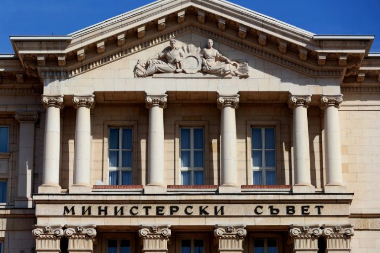 Минималната работна заплата скача на 1213 лв. от 2026 г.: Работодатели и синдикати с диаметрално противоположни позиции Минималната работна заплата скача на 1213 лв. от 2026 г.: Работодатели и синдикати с диаметрално противоположни позиции