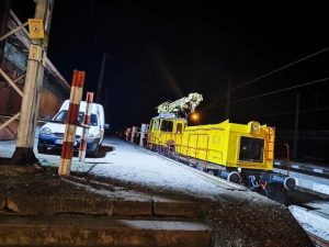 Скандал в НКЖИ: 15 служители откраднаха ябълки за над 1000 лева и ги превозиха с локомотив