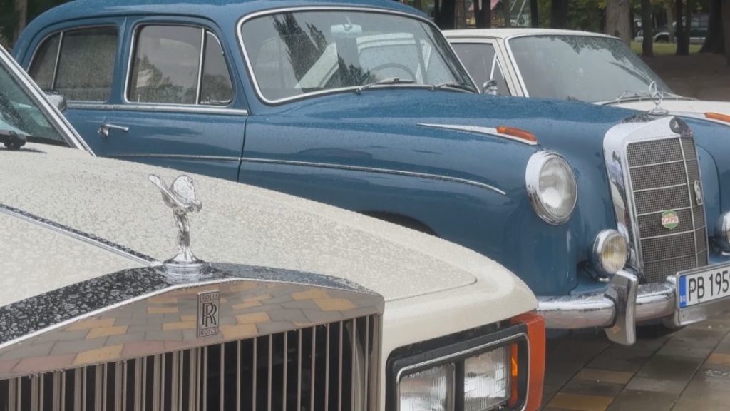 Стара Загора посрещна XX-ия юбилеен ретро автомобилен събор