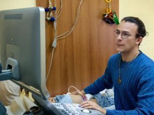 Столични лекари осигуряват безплатен достъп до специалисти за близо 30 000 деца в страната