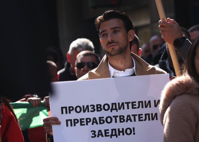 Разделение в бранша: До дни ще падне решението за ваксинация срещу шарка на дребните преживни животни Разделение в бранша: До дни ще падне решението за ваксинация срещу шарка на дребните преживни животни