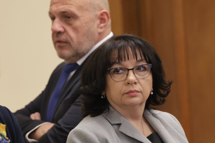 Финансовият министър Петкова: Българинът не обеднява, заплатите са увеличени с 3,684 млрд. лева