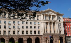 Тристранният съвет обсъжда премахване на почивни дни и гъвкав отпуск за родители Тристранният съвет обсъжда премахване на почивни дни и гъвкав отпуск за родители