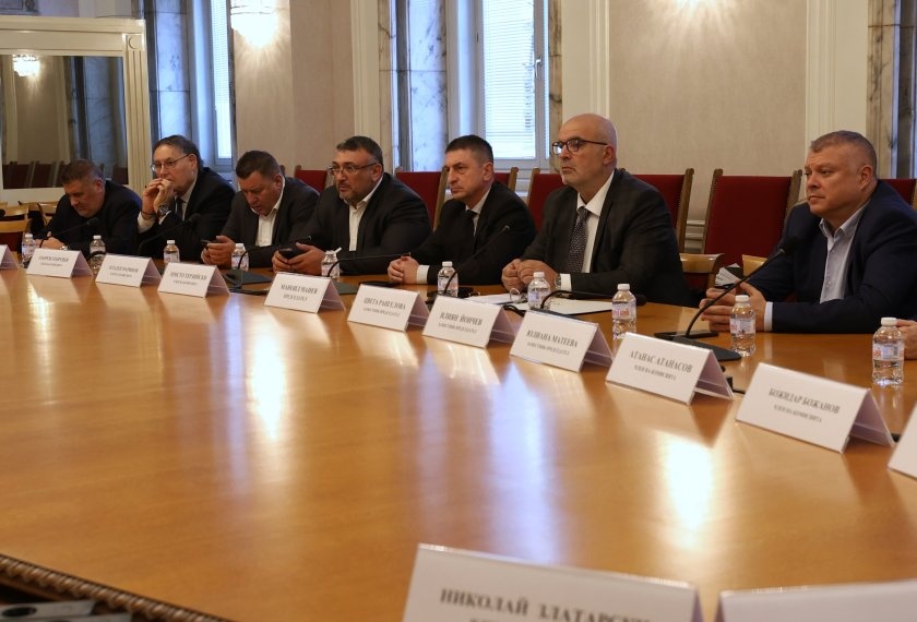 Парламентарната комисия отхвърли ветото на Радев върху Закона за ДАНС, проправяйки пътя за парламентарен контрол Парламентарната комисия отхвърли ветото на Радев върху Закона за ДАНС, проправяйки пътя за парламентарен контрол