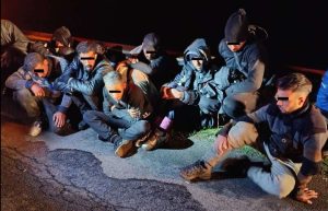 Разкрита схема за трафик край Бургас: Задържаха 11 мигранти и двама молдовци
