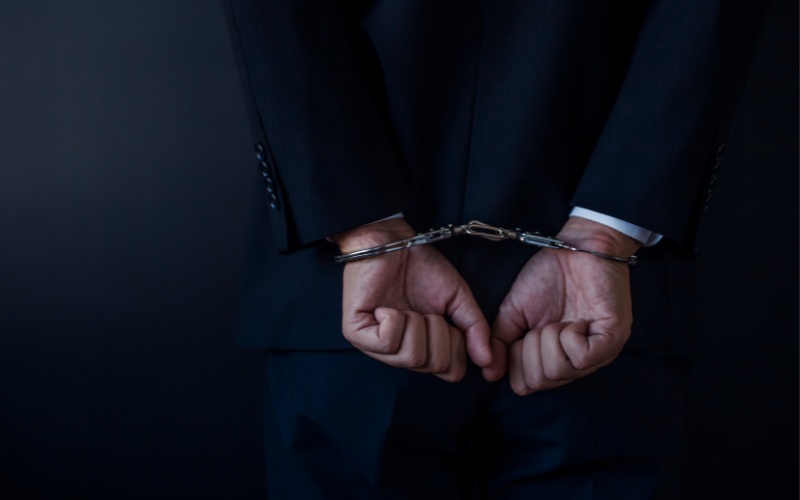 Разкрита мащабна строителна измама: Мъж и жена са задържани за нанесени щети за 640 000 лева Разкрита мащабна строителна измама: Мъж и жена са задържани за нанесени щети за 640 000 лева