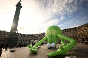 Жабокът Кърмит е неочакваната звезда на "Арт Базел" в Париж 2025