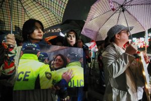 Грузия пред съдбоносни избори: Разделена опозиция, бойкот и арести в сянката на протести