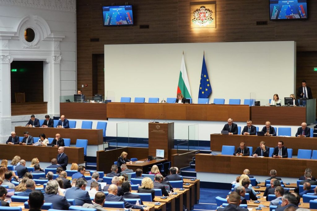 Парламентът отне на президента правото да назначава шефа на ДАНС, Радев обвини Пеевски в „политически абордаж“