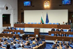 Парламентът отне на президента правото да назначава шефа на ДАНС, Радев обвини Пеевски в „политически абордаж“