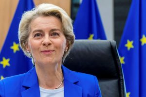 Двоен вот на недоверие заплашва Урсула фон дер Лайен в Европейския парламент