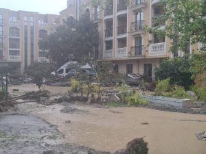 Обстановката в Бургаско постепенно се нормализира: Водни нива надхвърлиха 1 метър в Елените, 87 души са евакуирани