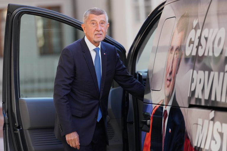 Неясна формула в Прага: Бабиш и Фиала разговаряха с президента Павел след изборната победа на АНО Неясна формула в Прага: Бабиш и Фиала разговаряха с президента Павел след изборната победа на АНО