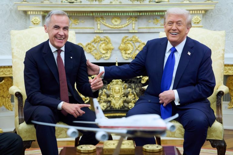 Тръмп и Карни обсъдиха мита и 'естествен конфликт' преди прегледа на USMCA Тръмп и Карни обсъдиха мита и 'естествен конфликт' преди прегледа на USMCA
