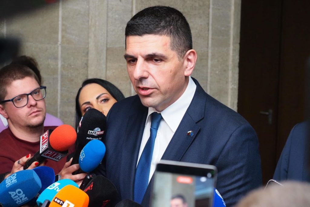 Мирчев: Бойко Борисов е виновникът за кризата, страхуваше се от санитарния кордон срещу Пеевски Мирчев: Бойко Борисов е виновникът за кризата, страхуваше се от санитарния кордон срещу Пеевски