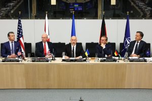 НАТО настоява за мащабна военна подкрепа за Украйна на фона на спада в доставките