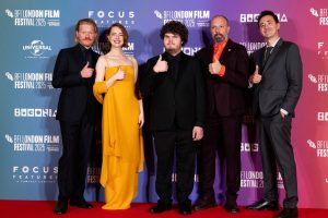 Ема Стоун и Йоргос Лантимос представиха „Бугония“ в Лондон на фона на високия интерес след Венеция