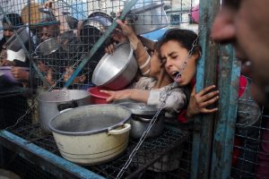 Европейската комисия настоява Израел да премахне ограниченията за хуманитарна помощ в Газа: Функционират едва половината от договорените пунктове
