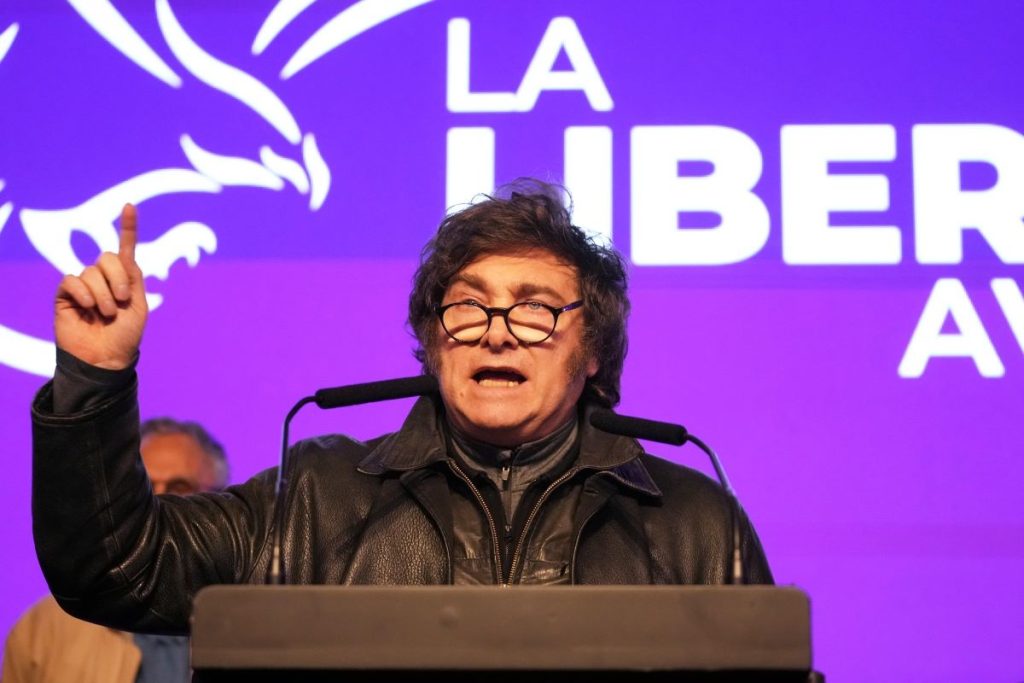 Изпитание за Хавиер Милей: Ще укрепи ли ултраконсерваторът властта си на фона на икономически смут? Изпитание за Хавиер Милей: Ще укрепи ли ултраконсерваторът властта си на фона на икономически смут?