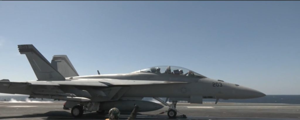 Двойна катастрофа в Южнокитайско море: Изтребител и хеликоптер на ВМС на САЩ се разбиха край самолетоносача „Нимиц“ Двойна катастрофа в Южнокитайско море: Изтребител и хеликоптер на ВМС на САЩ се разбиха край самолетоносача „Нимиц“