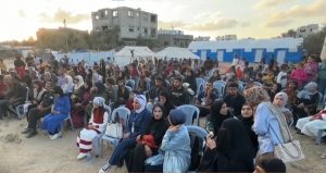 „Гласът на Хинд Раджаб“: Десетки палестинци гледаха филма, спечелил „Сребърен лъв“ насред руините на Газа „Гласът на Хинд Раджаб“: Десетки палестинци гледаха филма, спечелил „Сребърен лъв“ насред руините на Газа