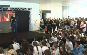 „Не сте сами“: Над 400 деца се включиха в инициатива срещу дрогата и хазарта, Митниците стартират програма за училищата „Не сте сами“: Над 400 деца се включиха в инициатива срещу дрогата и хазарта, Митниците стартират програма за училищата